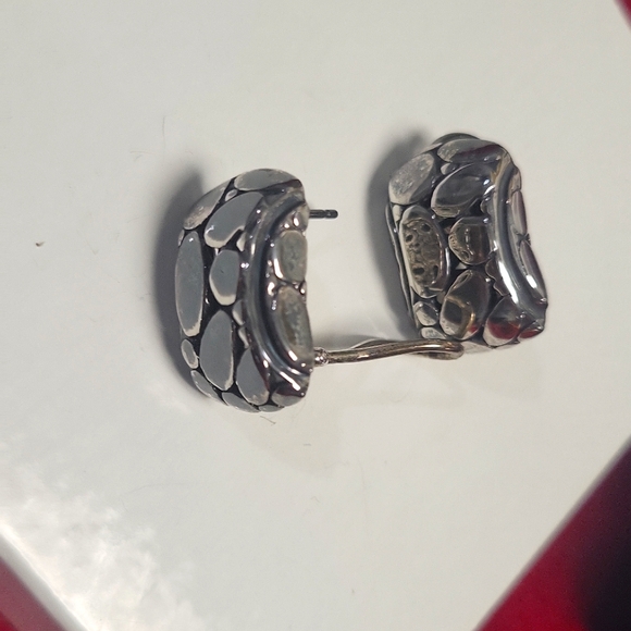 John Hardy Kali Pebble Sterling Silver Omega Earrings - Picture 2 of 6
